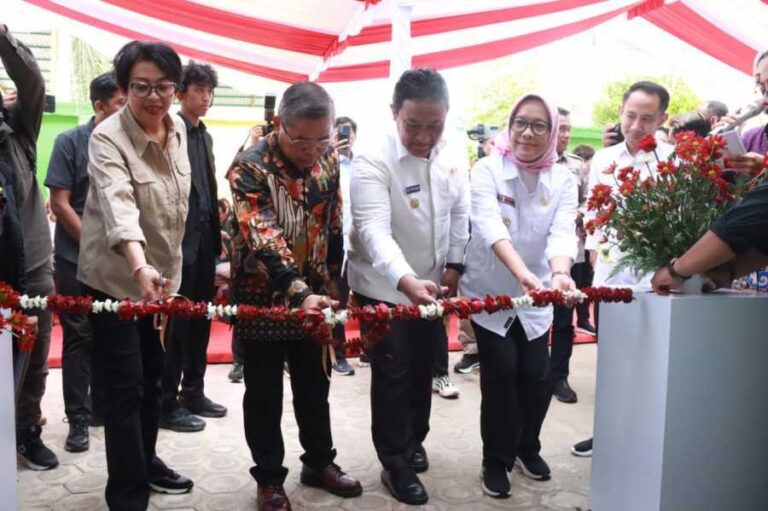 Wagub Edy Pratowo Hadiri Peresmian Pusat Daur Ulang Sampah di Kota Palangka Raya