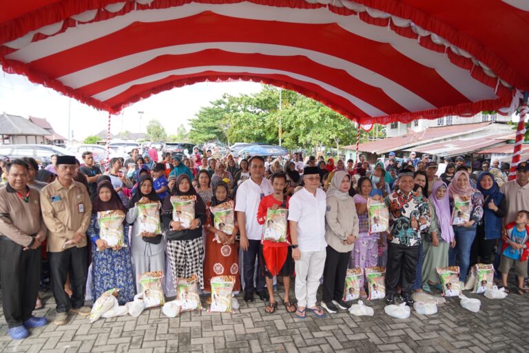 Kadis PMD Kalteng Buka Pasar Murah di Kelurahan Langkai