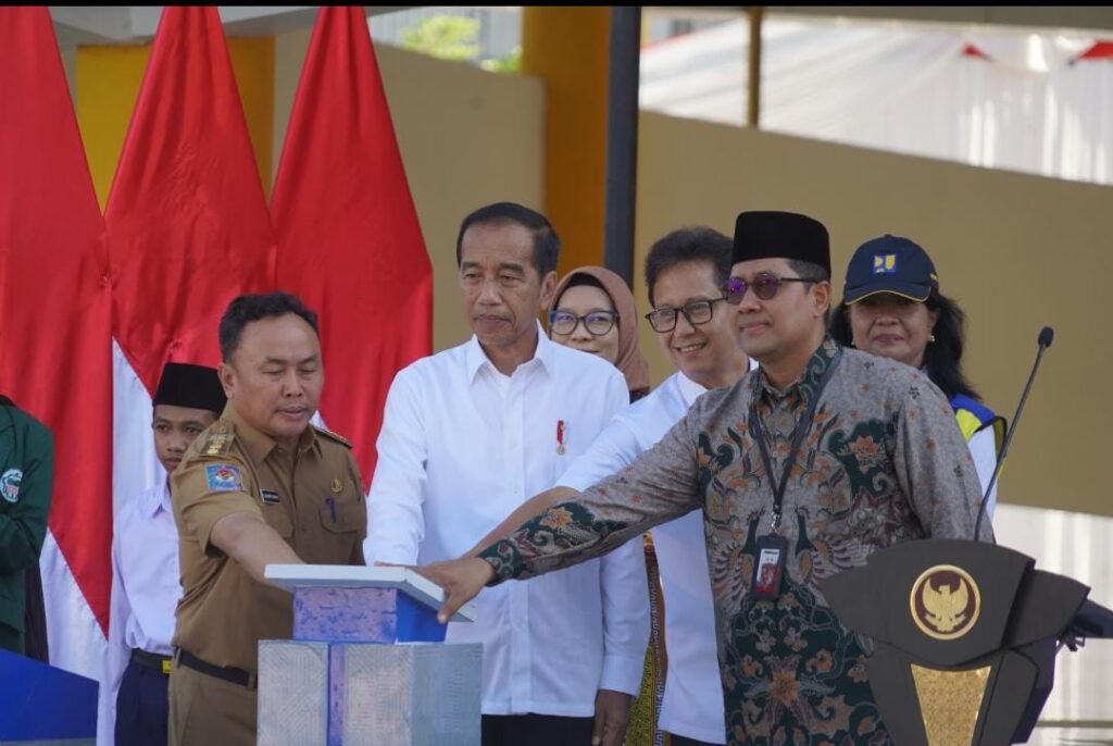 Presiden Joko Widodo Resmikan Pembangunan, Rehabilitasi dan Renovasi Sapras Pendidikan di Prov Kalteng