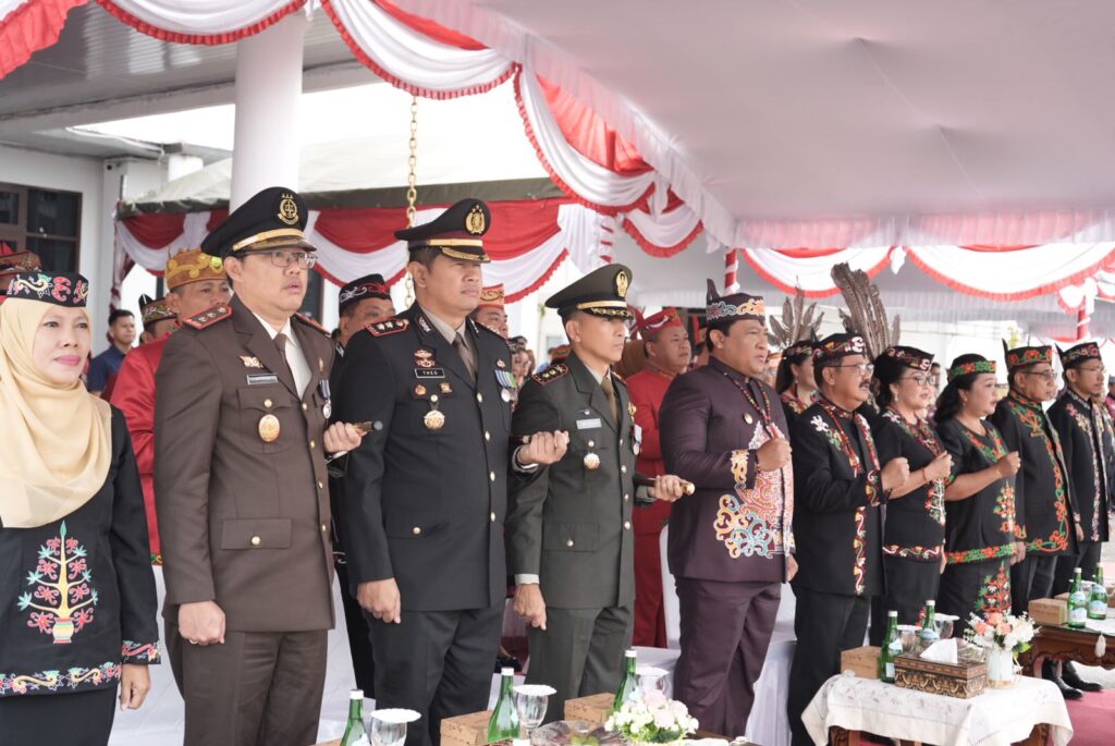 Dandim 1016/Plk Hadiri Upacara Peringatan Hari Jadi Ke 22 Kabupaten Gunung Mas