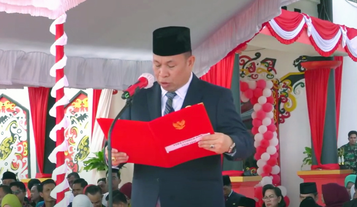 Ketua DPRD Mura Baca Teks Pancasila dan Teks UUD 1945 Upacara Peringatan HUT RI