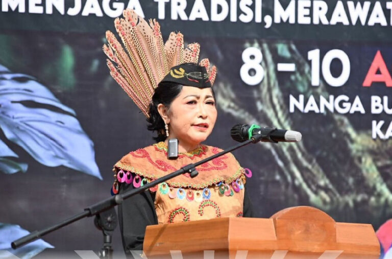 Pj Bupati Lamandau Buka Festival Babukung 2024