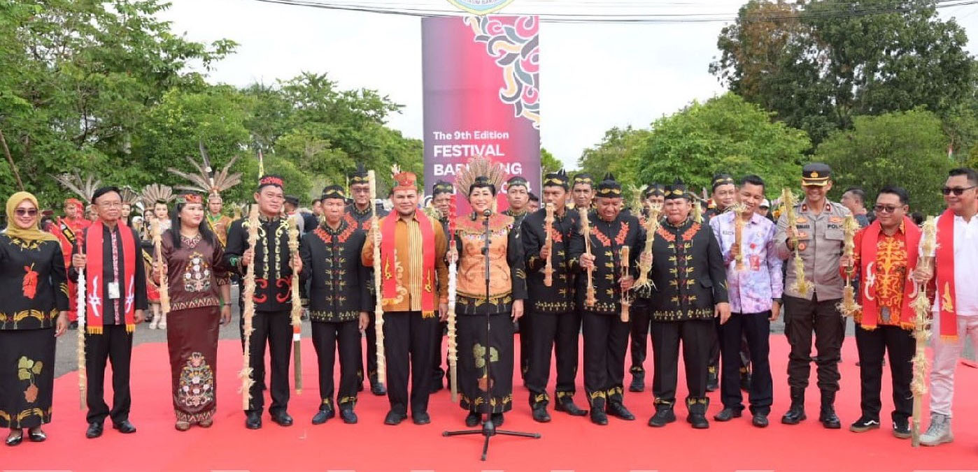 Pj Bupati Lamandau Buka Festival Babukung 2024