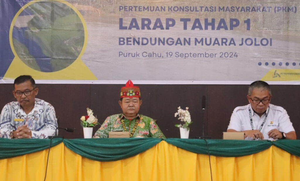 Asisten II Setda Mura Buka Pertemuan Konsultasi Masyarakat Larap Tahap I Bendungan Muara Joloi