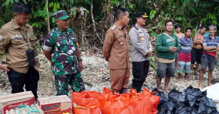 Bantuan untuk Warga Terdampak Banjir Diserahkan Pj Bupati