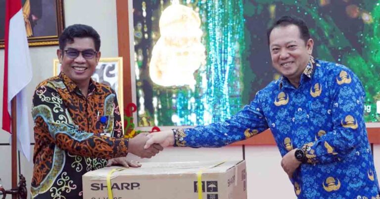 Keluarga Besar Dinas Kominfosantik Kalteng Rayakan Sukacita Natal