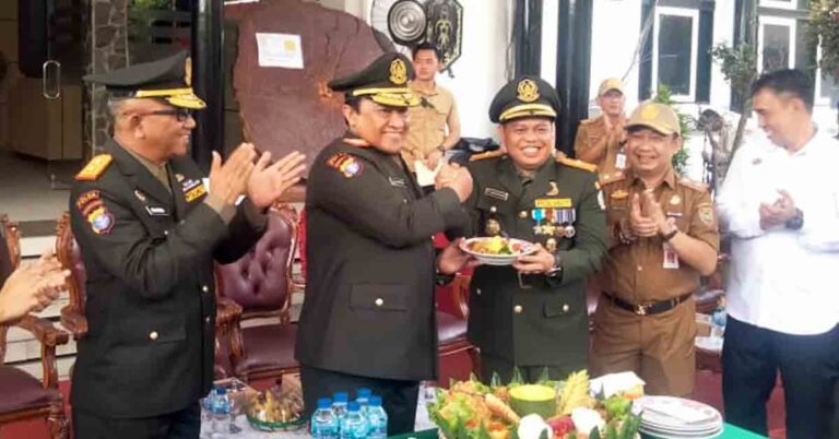 Wagub Kalteng Edy Pratowo Pimpin Upacara Peringatan HUT Polisi Kehutanan ke-58