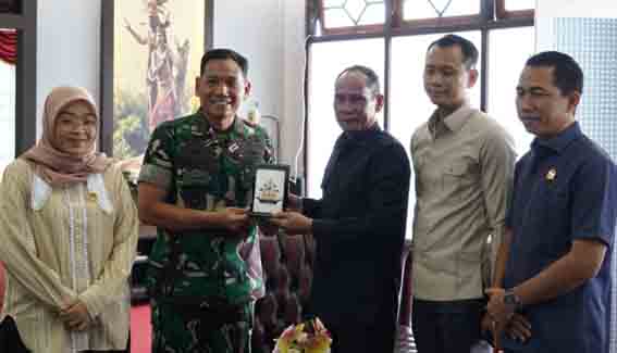 Danrem 102/Pjg Laksanakan Silaturahmi ke DPRD Kalteng