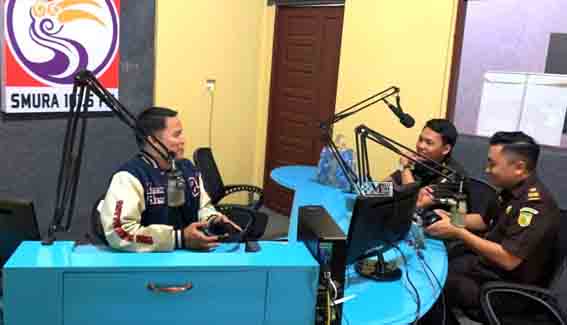 Radio Smura 101,5 FM Gelar Talkshow Jaksa Menyapa Bersama Kejari Mura