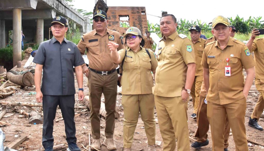 Anggota Komisi III DPRD Kapuas Tinjau Jembatan Ambruk di Terusan Raya
