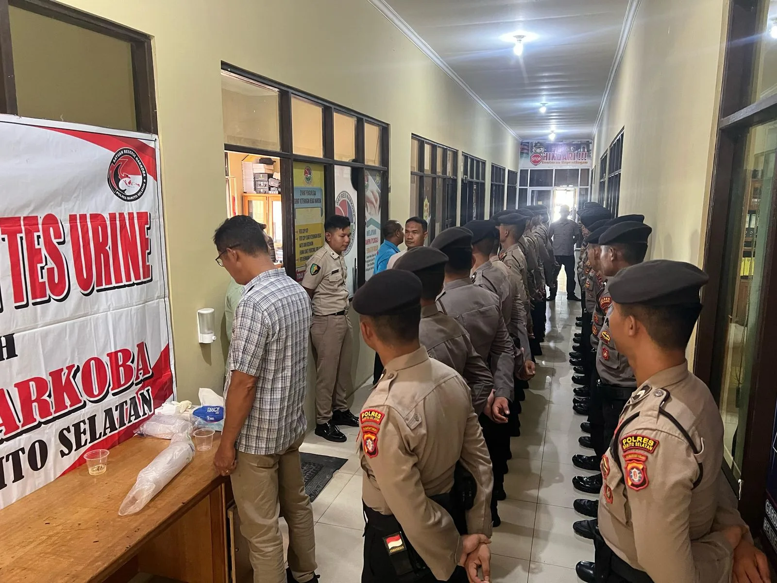 Kasat Narkoba Polres Barsel Pimpin Tes Urine 24 Personel Bintara Remaja