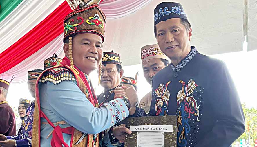 Pj Bupati Barut Hadiri Upacara Hari Jadi ke 68 Kalimantan Tengah