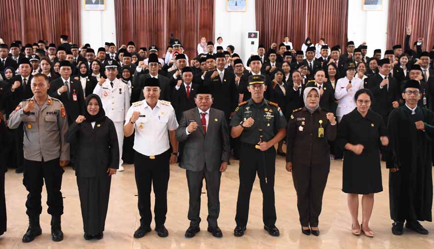 Wakili Ketua DPRD, Lisna Mariatun Hadiri Pengambilan Sumpah/Janji Jabatan Manajerial Pemkab Kapuas