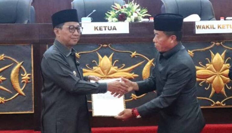 Bupati Lakukan Penandatanganan Persetujuan Bersama Antara DPRD dan Pemkab Mura Terhadap Empat Raperda