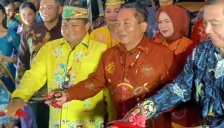 Hadiri Bazar Ekonomi Kreatif dan Expo 2025, Ketua DPRD Kapuas Ajak Masyarakat Dukung UMKM