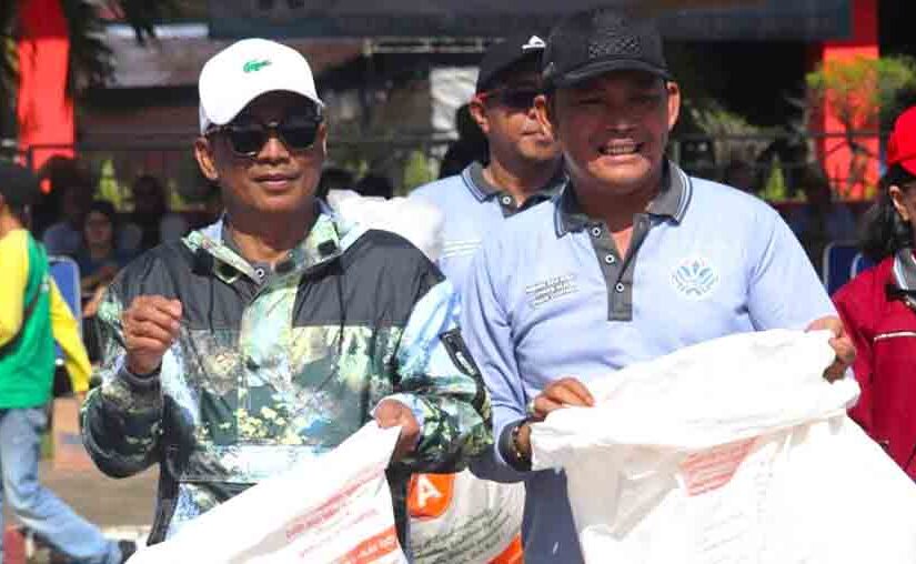 Pemkab Mura Gelar Peringatan Hari Lingkungan Hidup Sedunia dengan Jalan Sehat dan Aksi Pungut Sampah