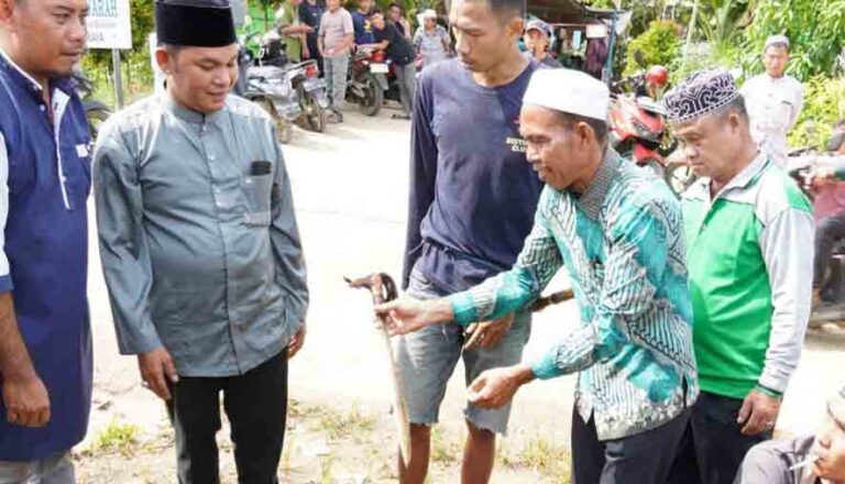 Wabup Mura Tinjau Proses Pemotongan Hewan Kurban di Langgar Al-Munawarrah