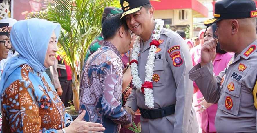 Penyerahan Bansos Kapolda Kalteng untuk Warga Kurang Mampu di Barut Mendapat Apresiasi Ketua DPRD