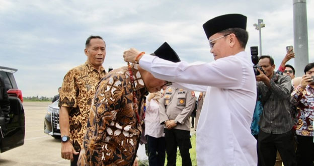 Gubernur Kalteng Sambut Kunker Mendes PDT RI di Bandara Tjilik Riwut Palangka Raya