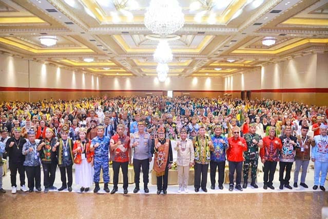 Gubernur Tegaskan Komitmen Lindungi Masyarakat Adat Dayak pada Seminar Internasional Pumpung Hai Borneo