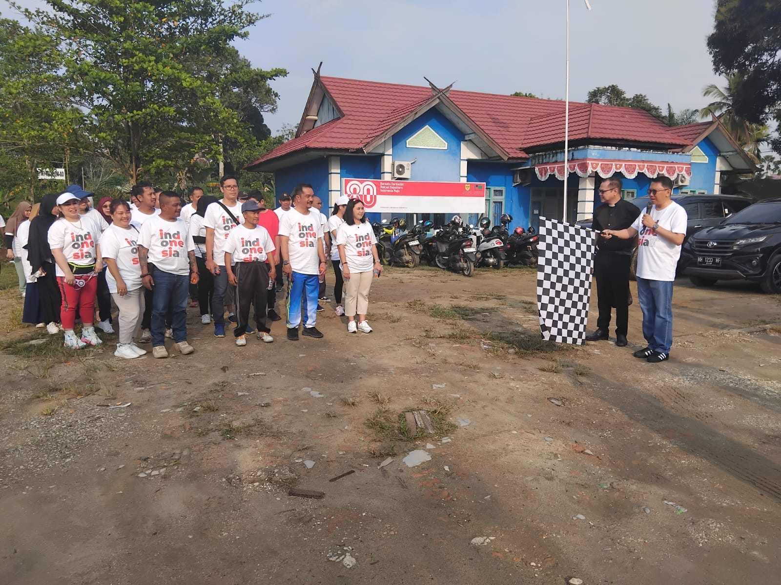 Ratusan Karyawan Perumdam Maruang Duhung Ikuti Jalan Sehat dan Berbagai Lomba