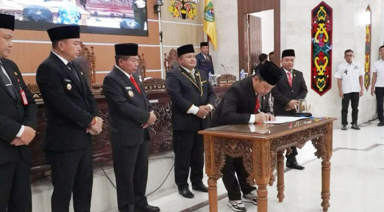 Rabu, Pagi 9 Juli 2025, Ardiansah, S. Hut, MM (Ketua DPRD Kab. Kapuas) Pimpin Rapat Paripurna te