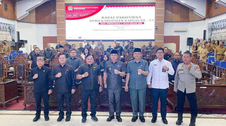 Senin, 7 Juli 2025, Ardiansah, S. Hut, MM (Ketua DPRD Kab. Kapuas) Pimpin Rapat Paripurna tentan