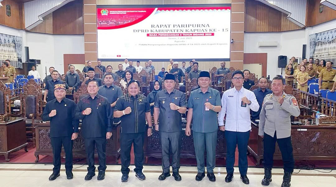 Senin, 7 Juli 2025, Ardiansah, S. Hut, MM (Ketua DPRD Kab. Kapuas) Pimpin Rapat Paripurna tentan