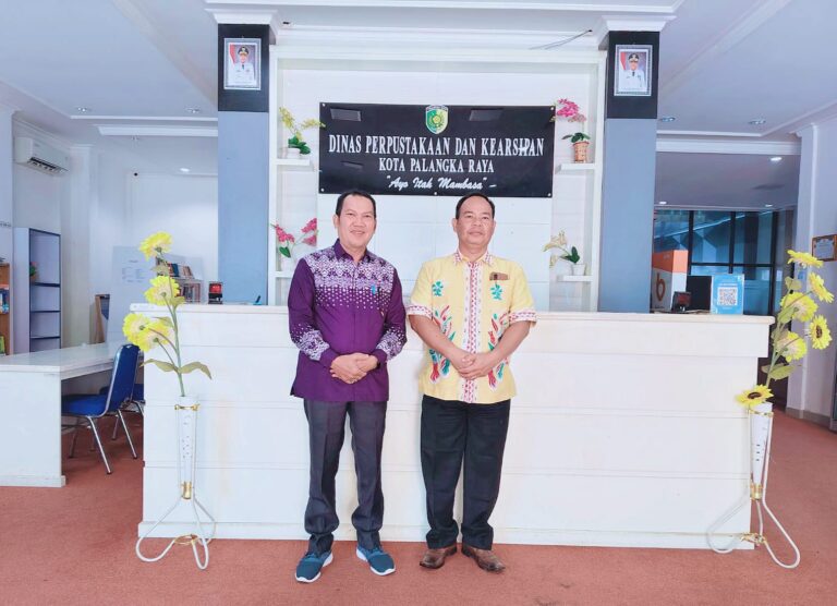Kepsek MIN 5 Silaturahmi ke Perpustakaan Kota Palangka Raya