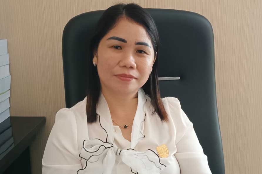 Anggota DPRD Kabupaten Gunung Mas Karolina