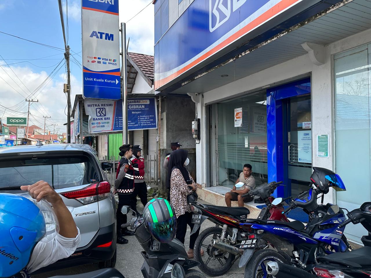 Polwan Polres Gunung Mas Gelar Patroli Dialogis Sasar Pusat Keramaian Kota Kuala Kurun