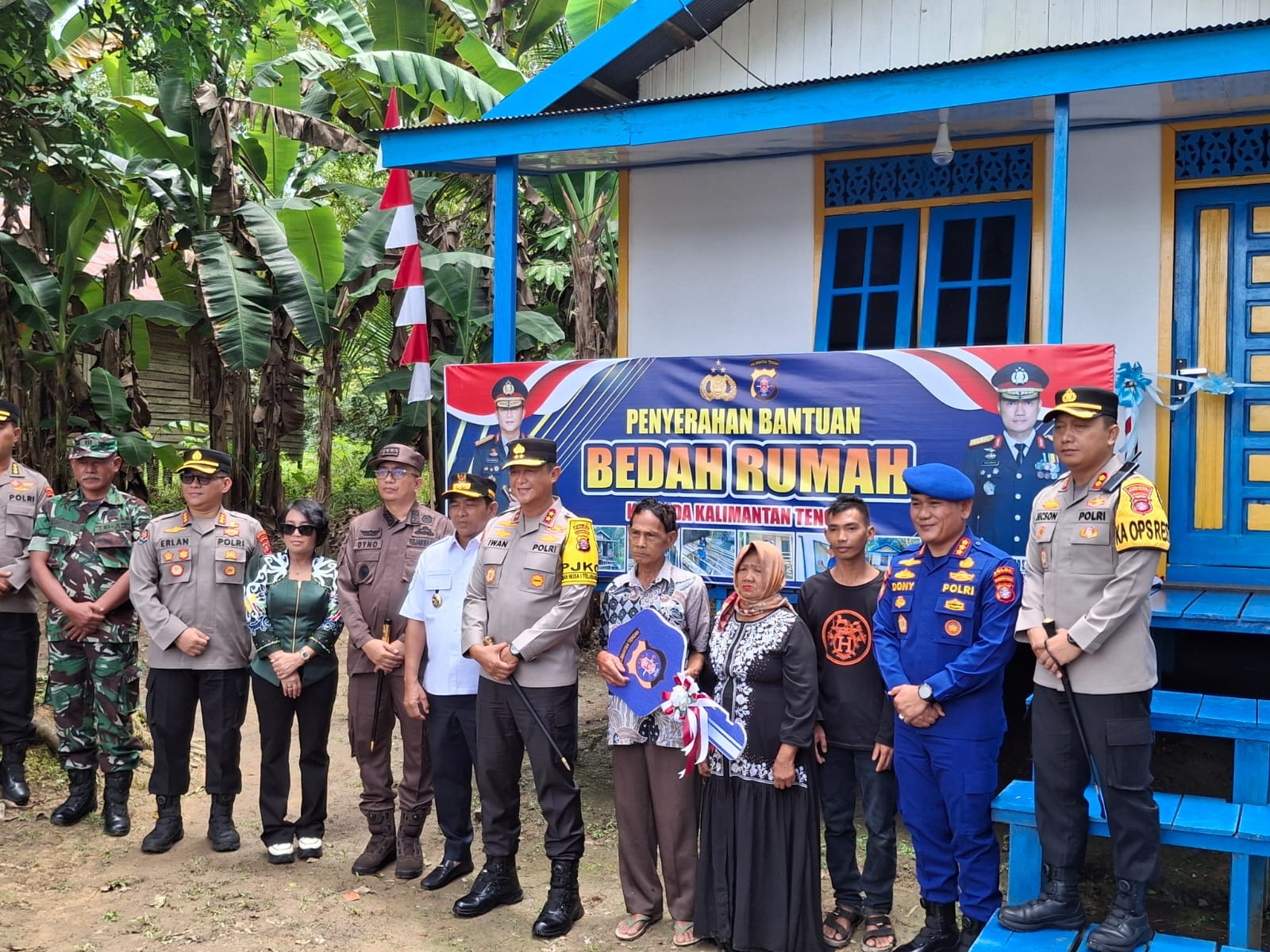 Hasil Bedah Rumah, Kapolda Kalteng Serahkan Langsung kepada Warga Pesisir di Barsel