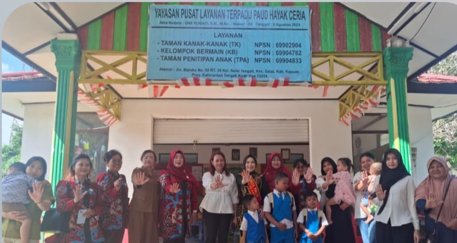 Bunda PAUD Kapuas Hadiri Pemberian Makanan Tambahan di PAUD Hayak Ceria