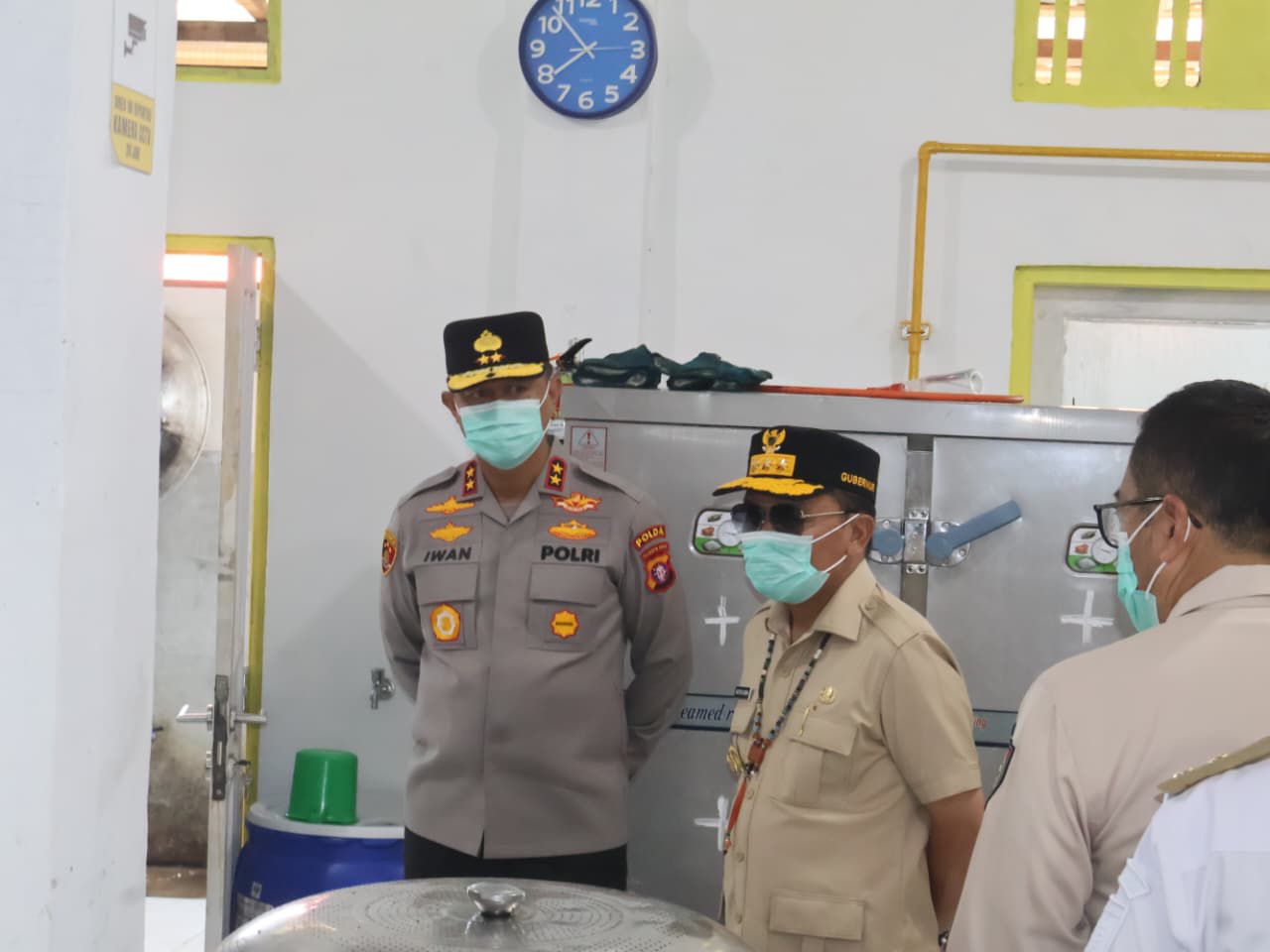 Tingkatkan Gizi Anak-Anak di Barsel, Gubernur Agustiar dan Kapolda Kalteng Tinjau Program MBG