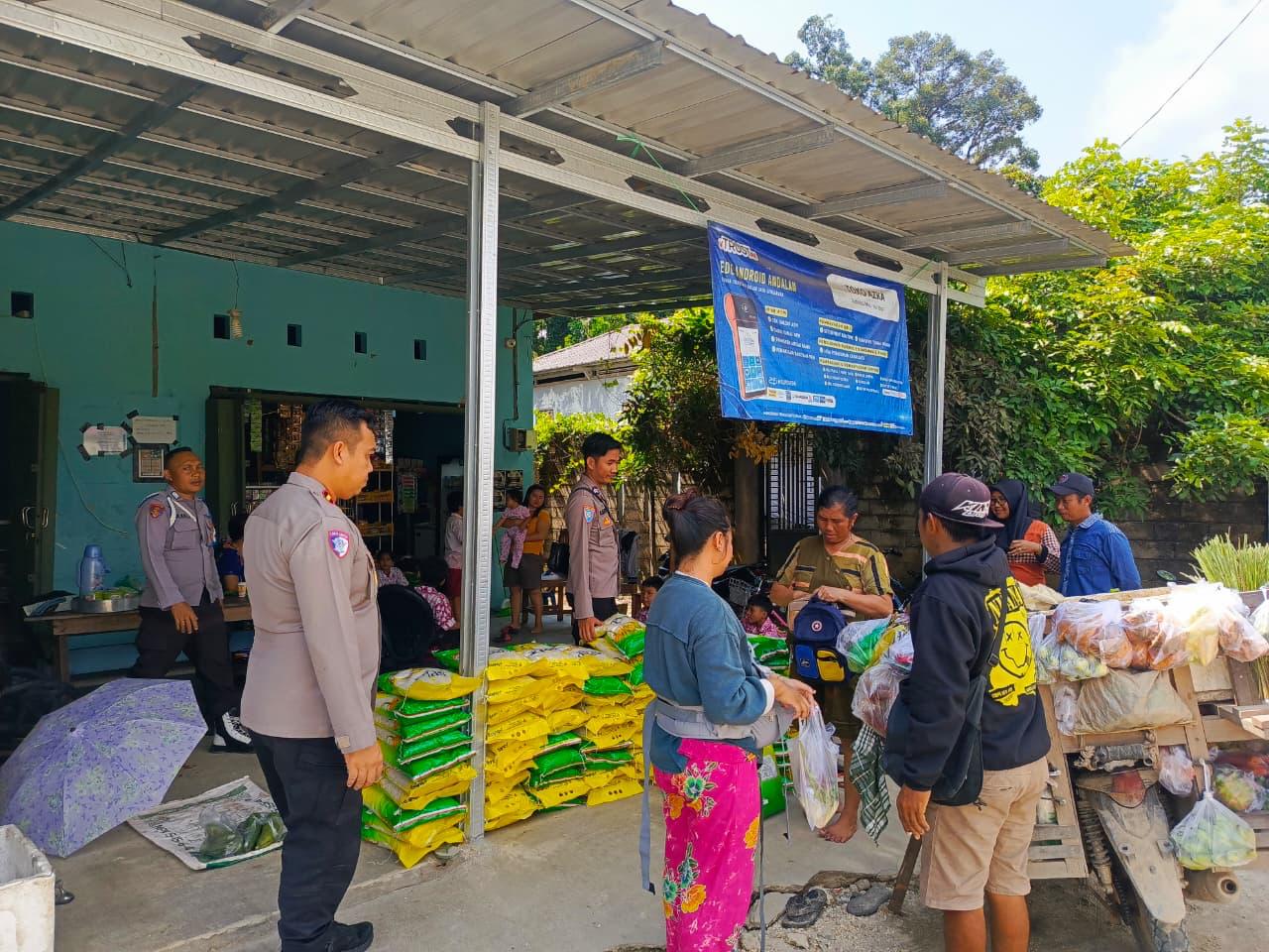 Polsek Sepang Gelar Gerakan Pangan Murah di Desa Tuyun
