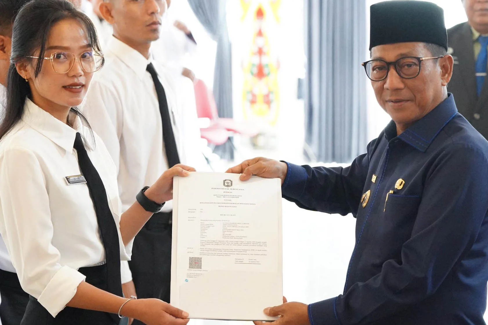 Bupati Mura Heriyus Serahkan SK PNS dan PPPK Tahap II