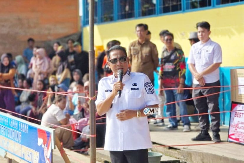 Hadiri Pertandingan Voly Putri Tingkat Kecamatan Laung Tuhup, Bupati Mura Sapa Warga Masyarakat