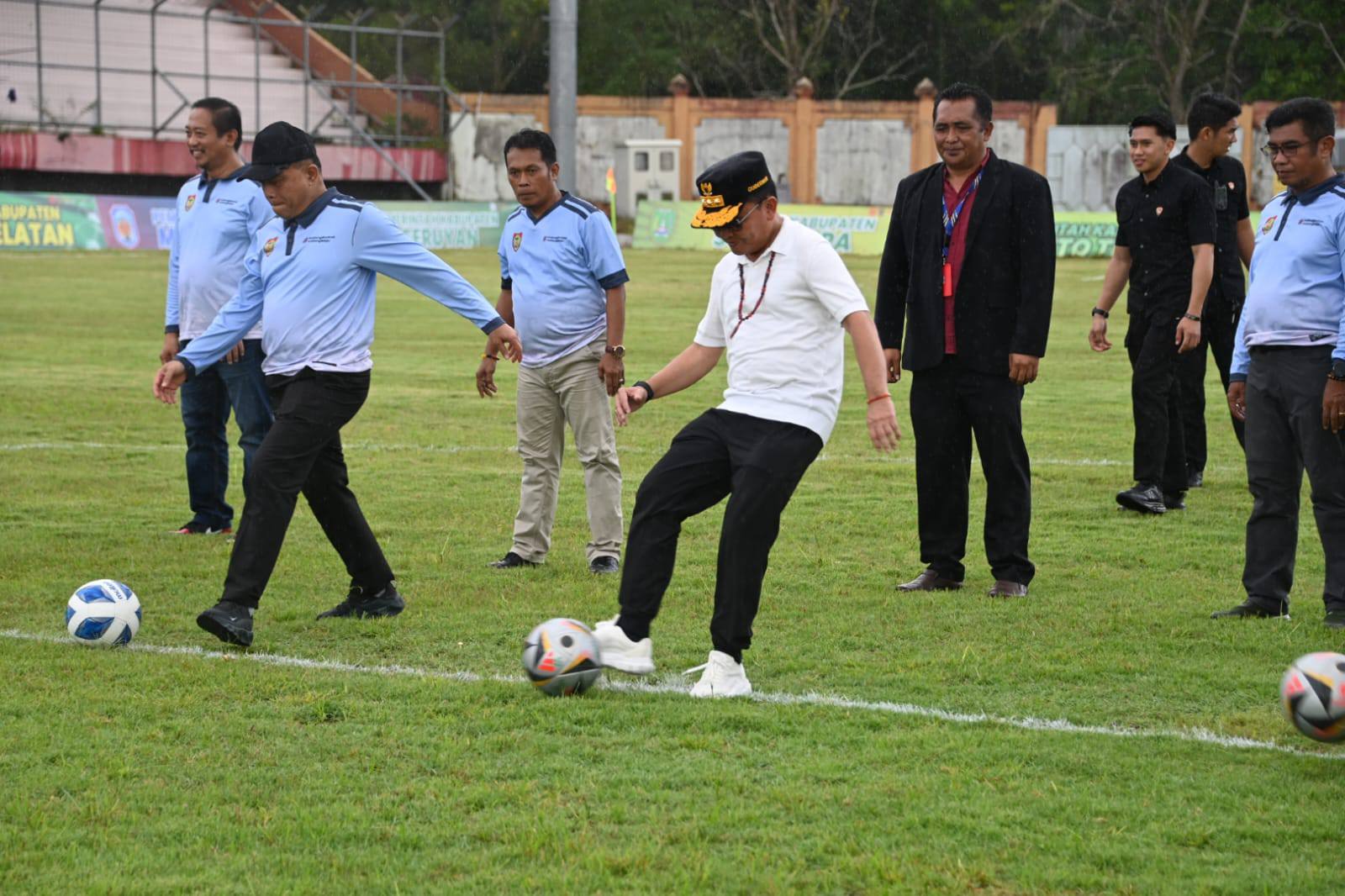 Agustiar Sabran Buka Babak Final Turnamen Sepak Bola Gubernur Cup