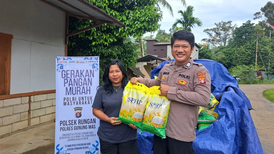 Dikawal Bhabinkamtibmas, 500 Kilogram Beras SPHP Habis Dibeli Warga Desa