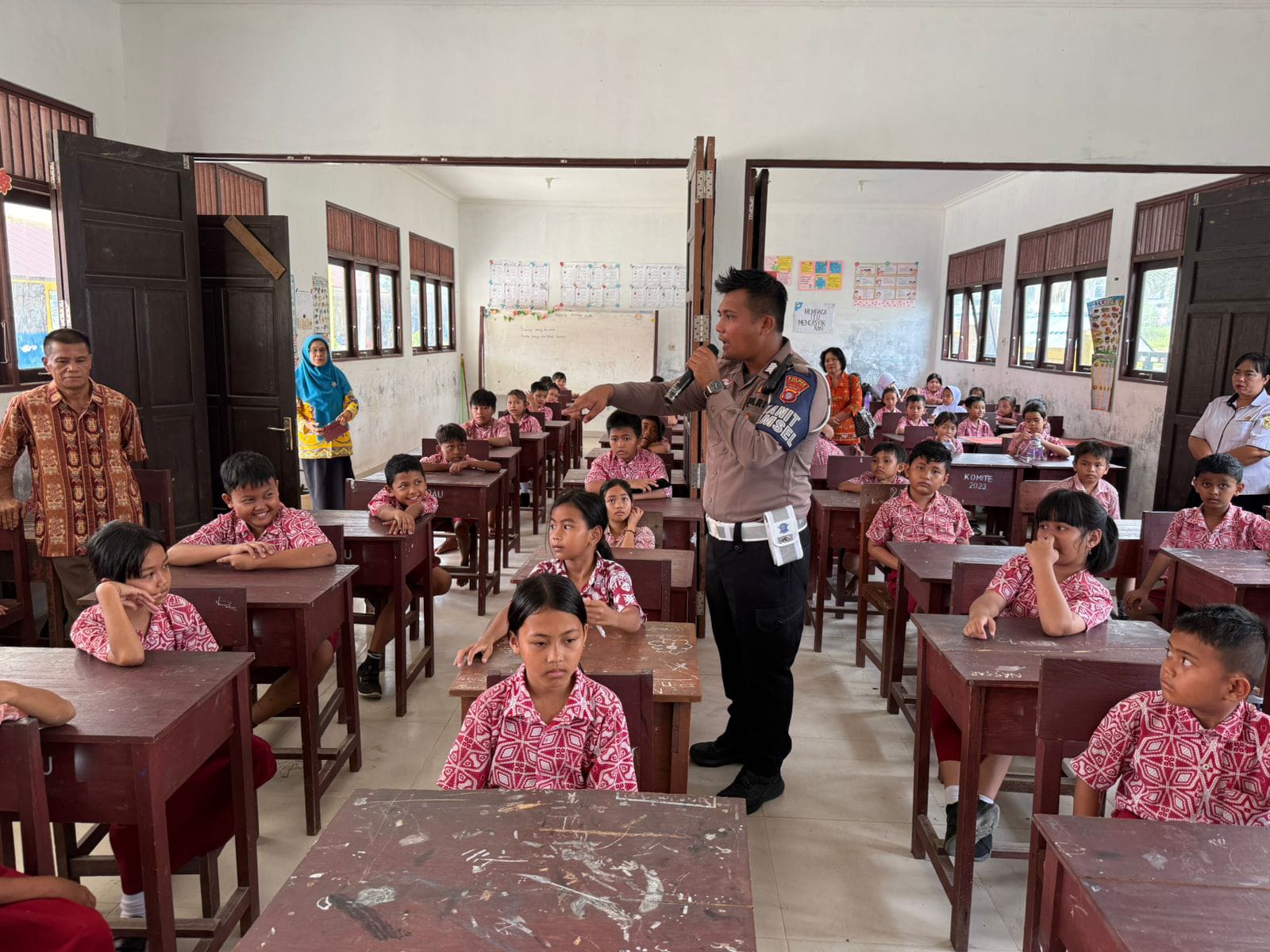 Satlantas Polres Gumas Laksanakan Police Goes To School untuk Tanamkan Disiplin Berlalu Lintas