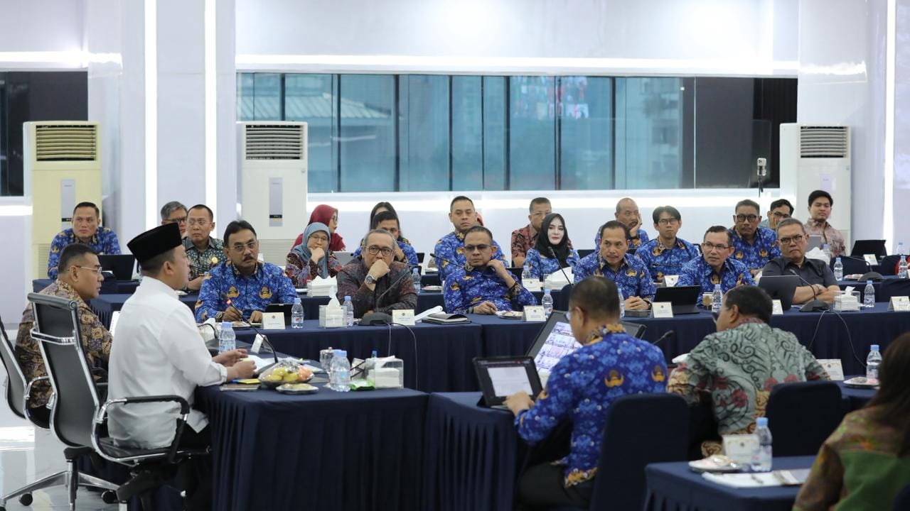 Mentri Nusron Pimpin Rapim untuk Pantau Progres Kinerja