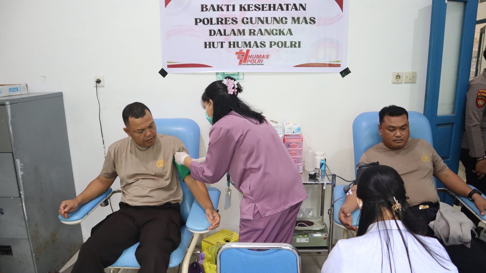 Puluhan Personel Polres Gunung Mas Donor Darah di HUT Humas Polri ke-74