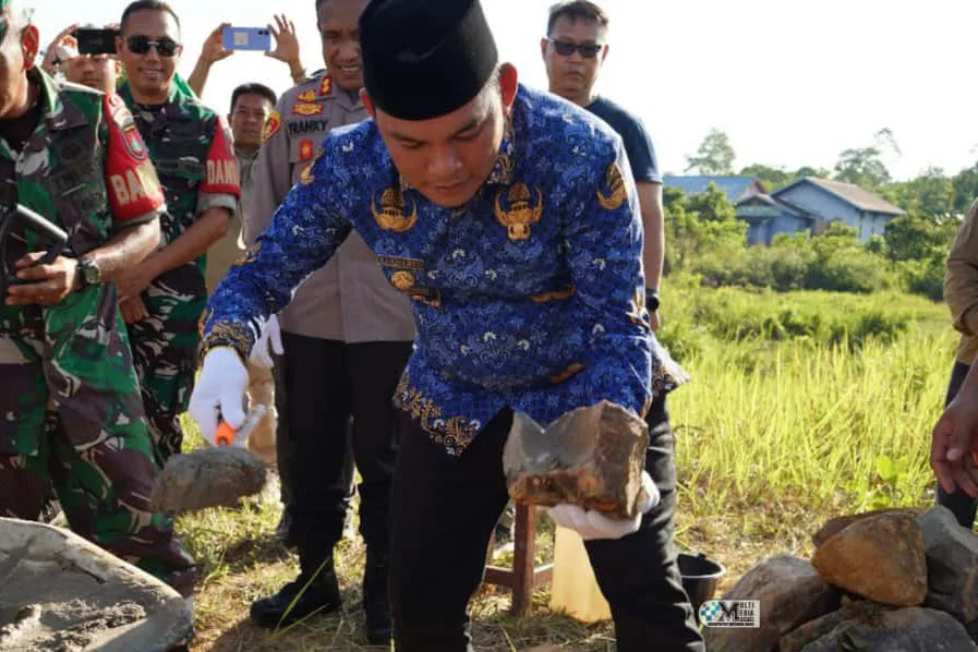 Wagub Mura Lakukan Peletakan Batu Pertama Koperasi Merah Putih