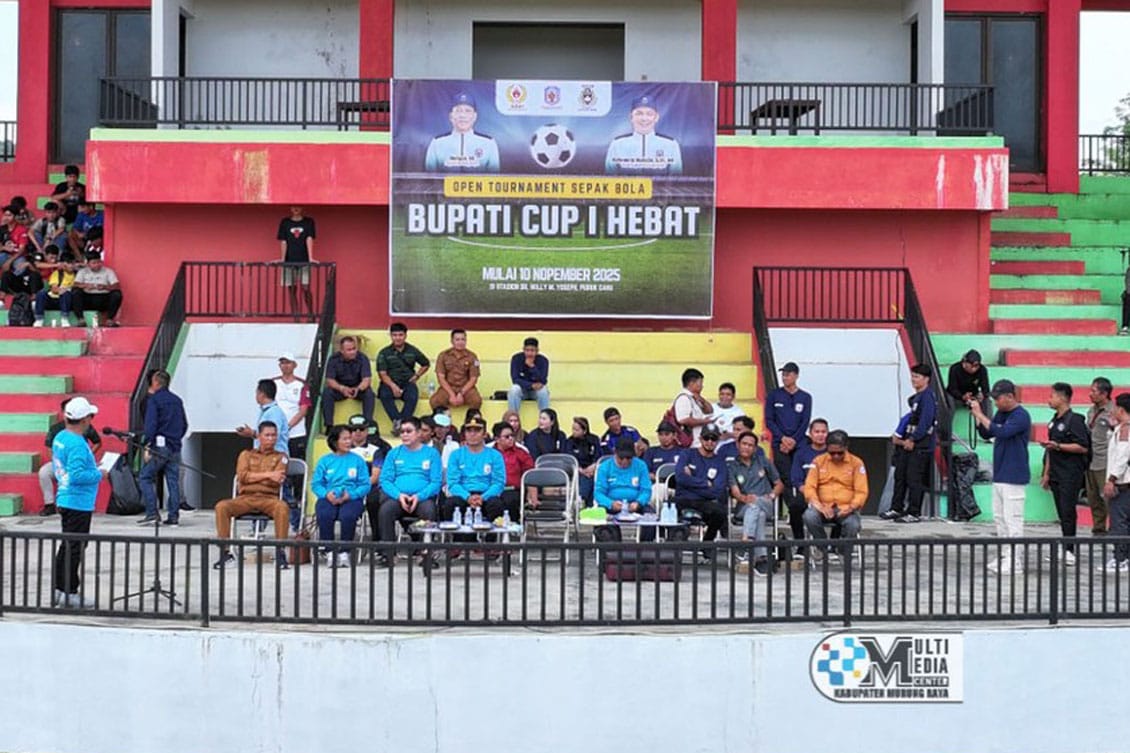 Heriyus Buka Turnamen Sepak Bola Bupati Cup I HEBAT