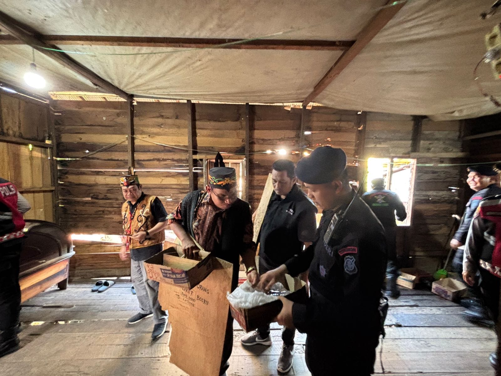 Operasi Pemulihan Kampung Rawan Narkotika : Brimob Kalteng Back Up BNN Lakukan Pembersihan Narkotika Di Puntun