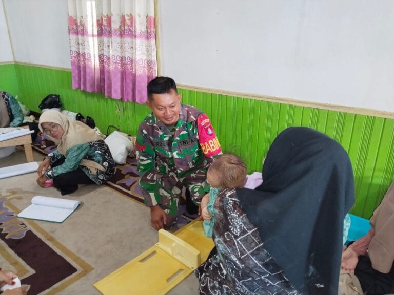 Babinsa Barabai Dampingi Posyandu Sehati, Dorong Kesadaran Kesehatan Ibu dan Anak