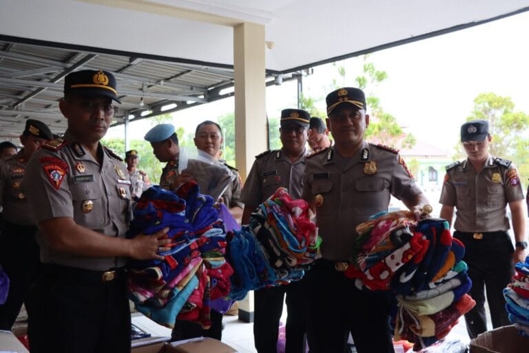 Polres Gumas Kirim Bantuan Kemanusiaan untuk Korban Bencana Alam di Sumatera