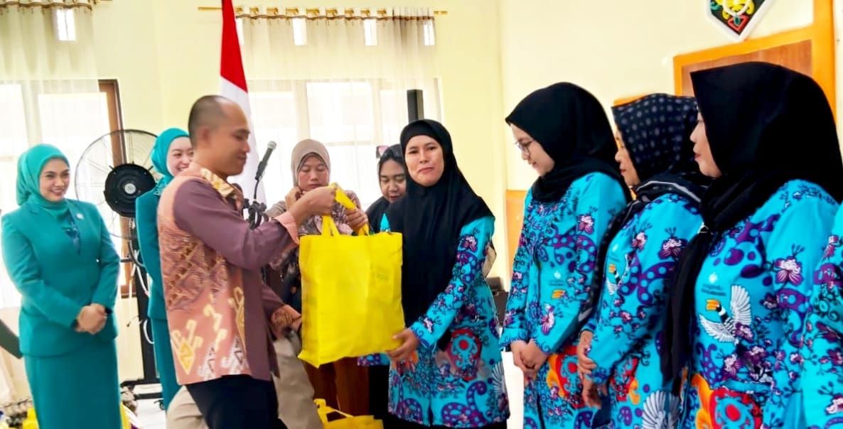 Kecamatan Pahandut Distribusikan PMT bagi Anak Stunting