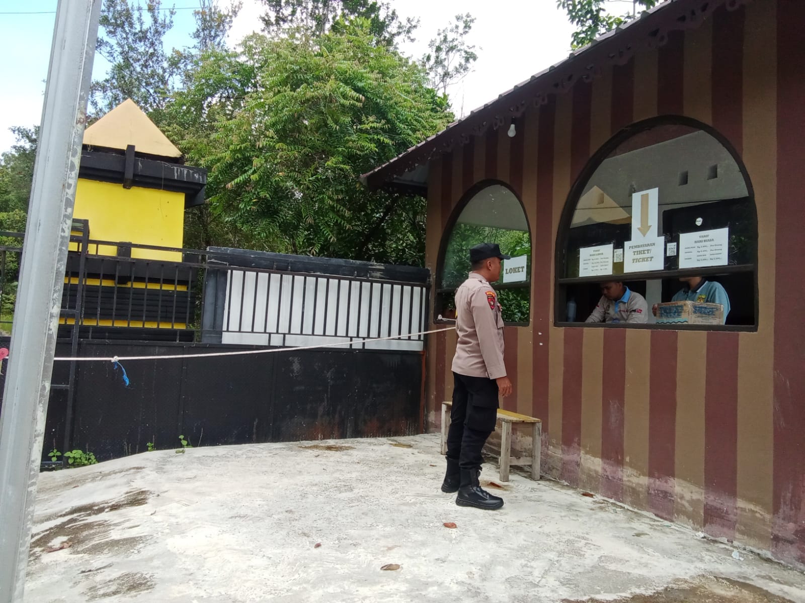 Polsek Kurun Lakukan Patroli Dialogis Sambangi Pusat Keramaian 