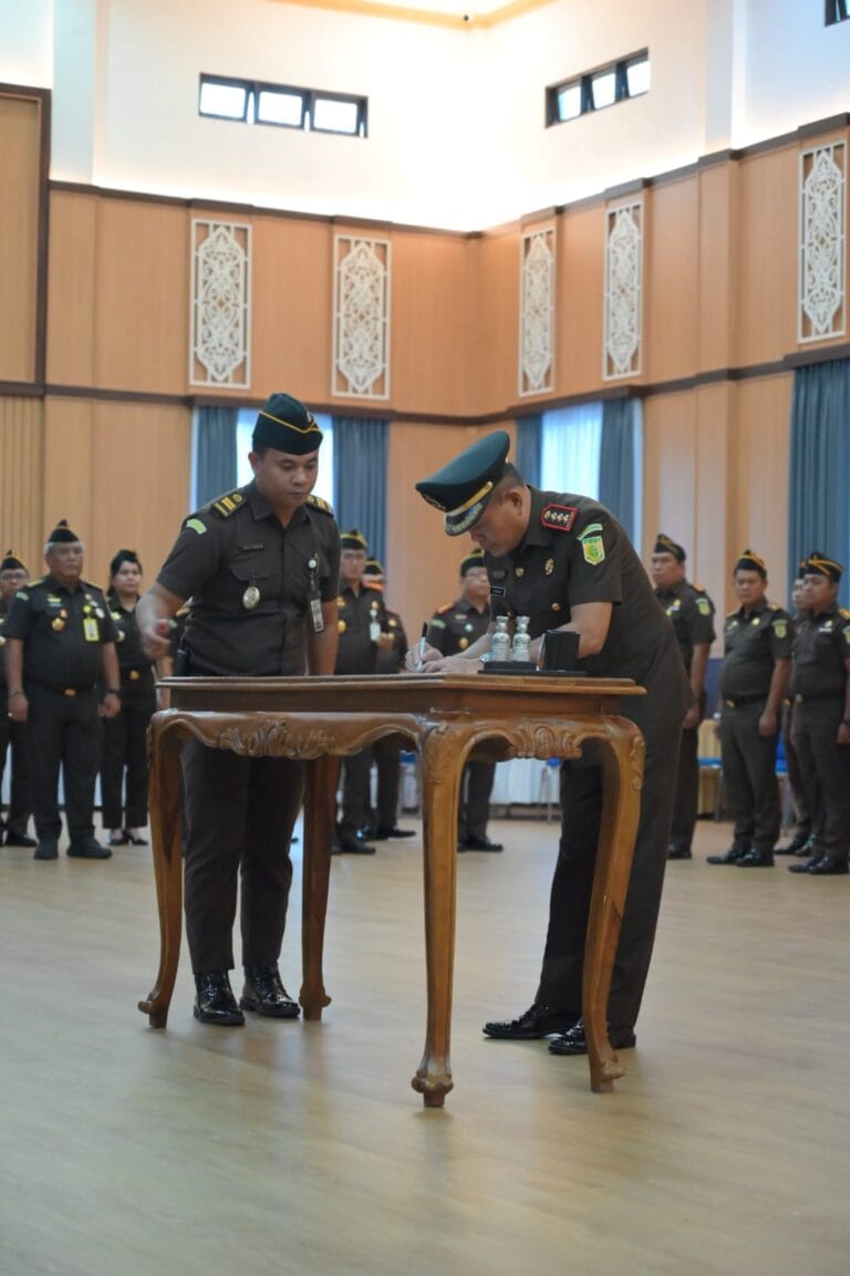 Yunardi Dilantik Jadi Kajari Palangka Raya, Kajati Kalteng Ingatkan Amanah Penegakan Hukum
